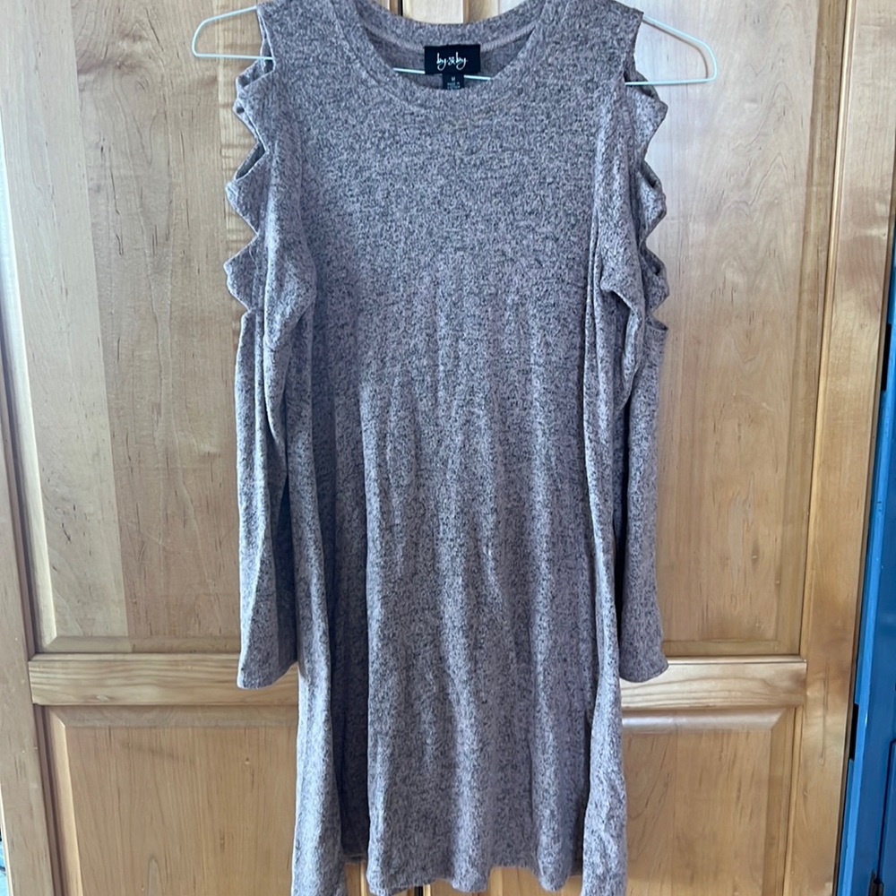 Sweater dress with details arm cutouts